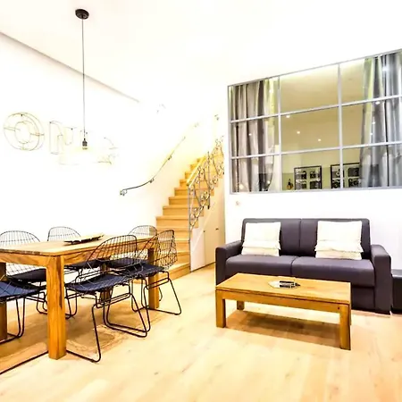 Apartment Lovely 4 Bedroom Luxury Apartment *