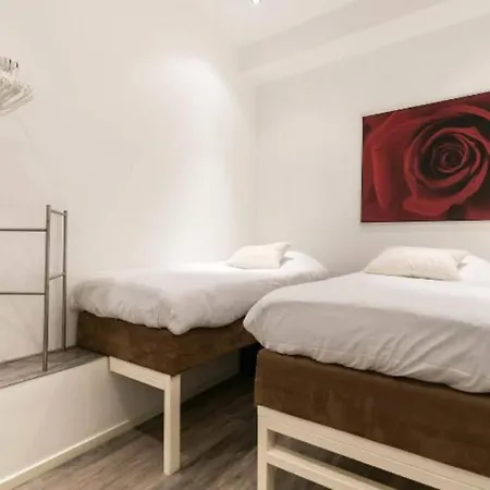 Apartment Lovely 4 Bedroom Luxury Apartment *