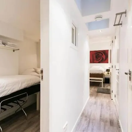 Lovely 4 Bedroom Luxury Apartment *