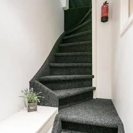 Lovely 4 Bedroom Luxury Apartment *