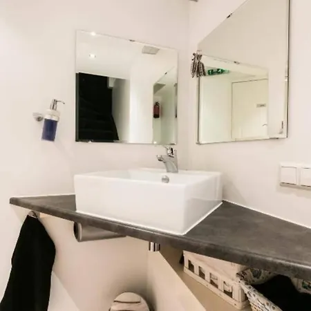 Apartment Lovely 4 Bedroom Luxury Apartment *