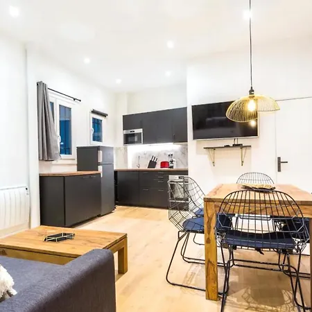 Lovely 4 Bedroom Luxury Apartment Apartment *