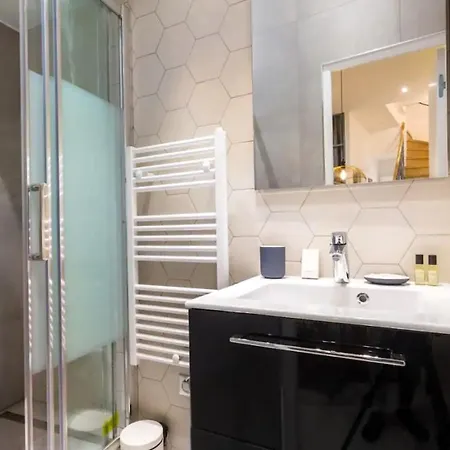 Lovely 4 Bedroom Luxury Apartment Διαμέρισμα *